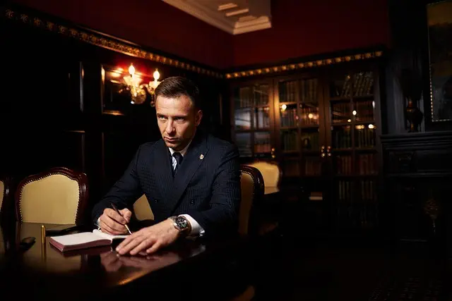 lawyer-attorney-law-judge-640x480-38899599.jpeg
