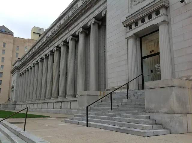 lawyer-attorney-law-judge-640x480-35930257.jpeg