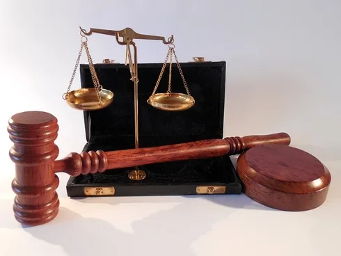 lawyer-attorney-law-judge-640x480-44151661.jpeg